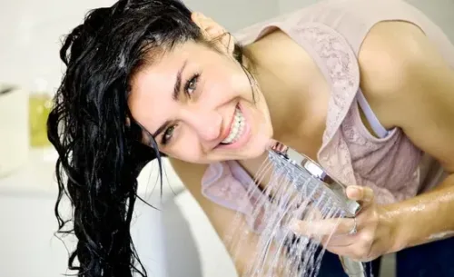 Her Gün Saç Yıkamak Zararlı Mı?